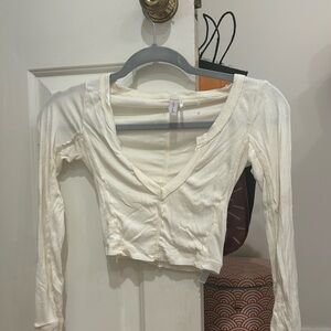 super cute urban outfitters white longe sleeve size xs